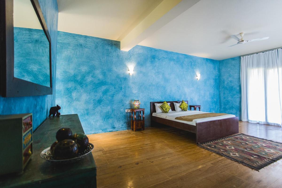 Devarya Wellness Beach Resort Morjim Bagian luar foto