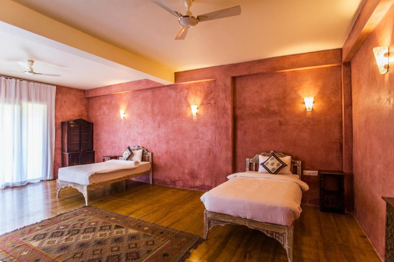 Devarya Wellness Beach Resort Morjim Bagian luar foto