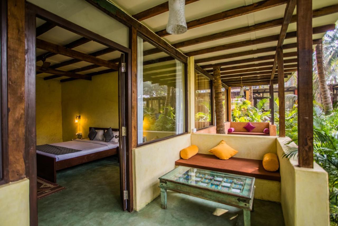 Devarya Wellness Beach Resort Morjim Bagian luar foto