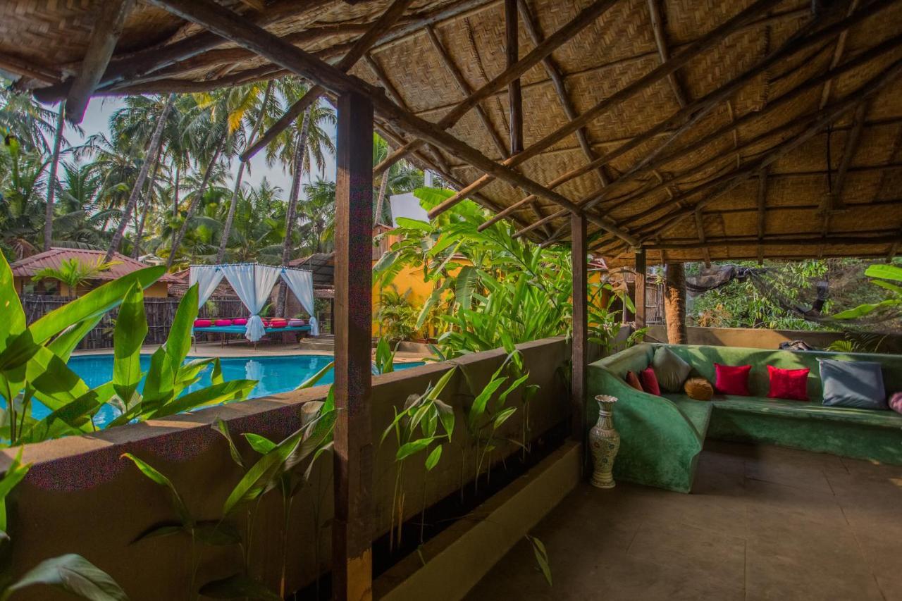 Devarya Wellness Beach Resort Morjim Bagian luar foto