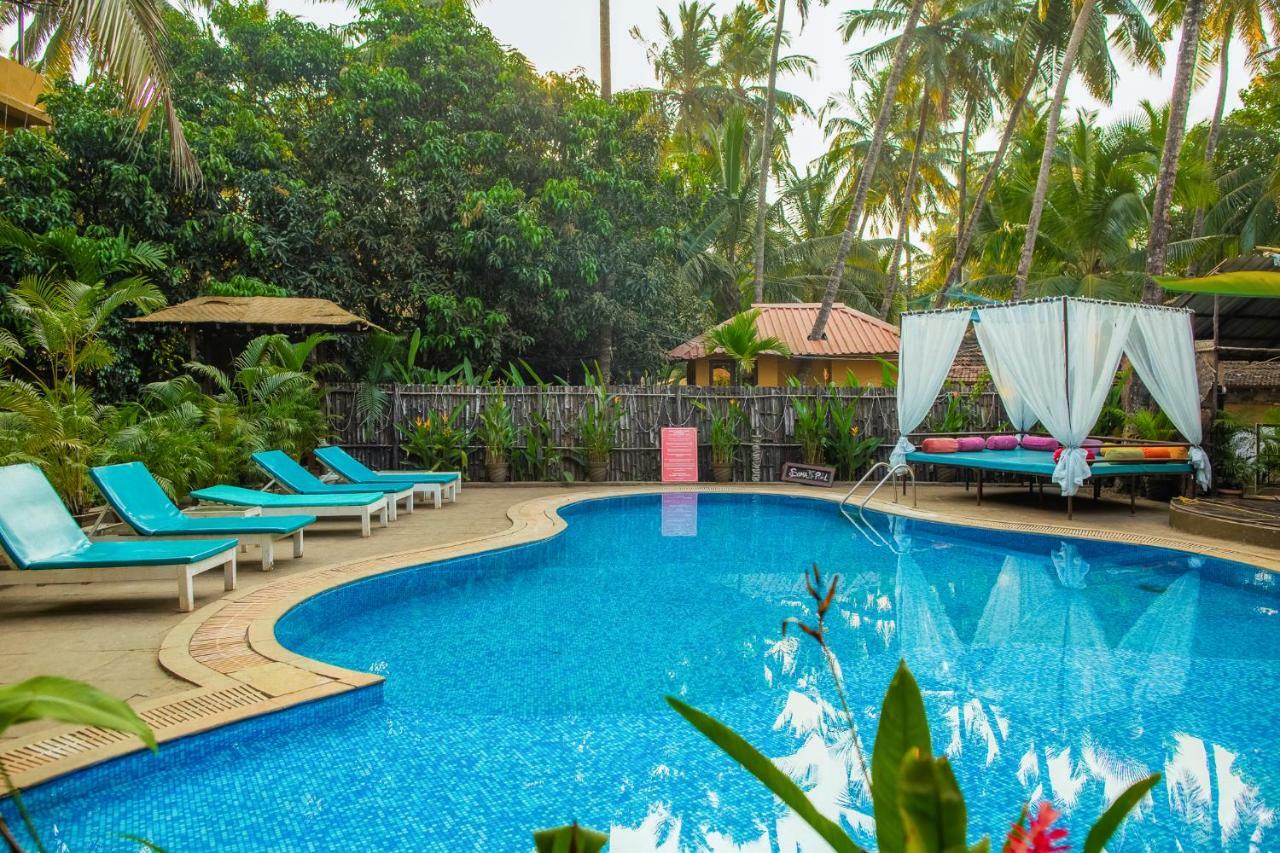 Devarya Wellness Beach Resort Morjim Bagian luar foto