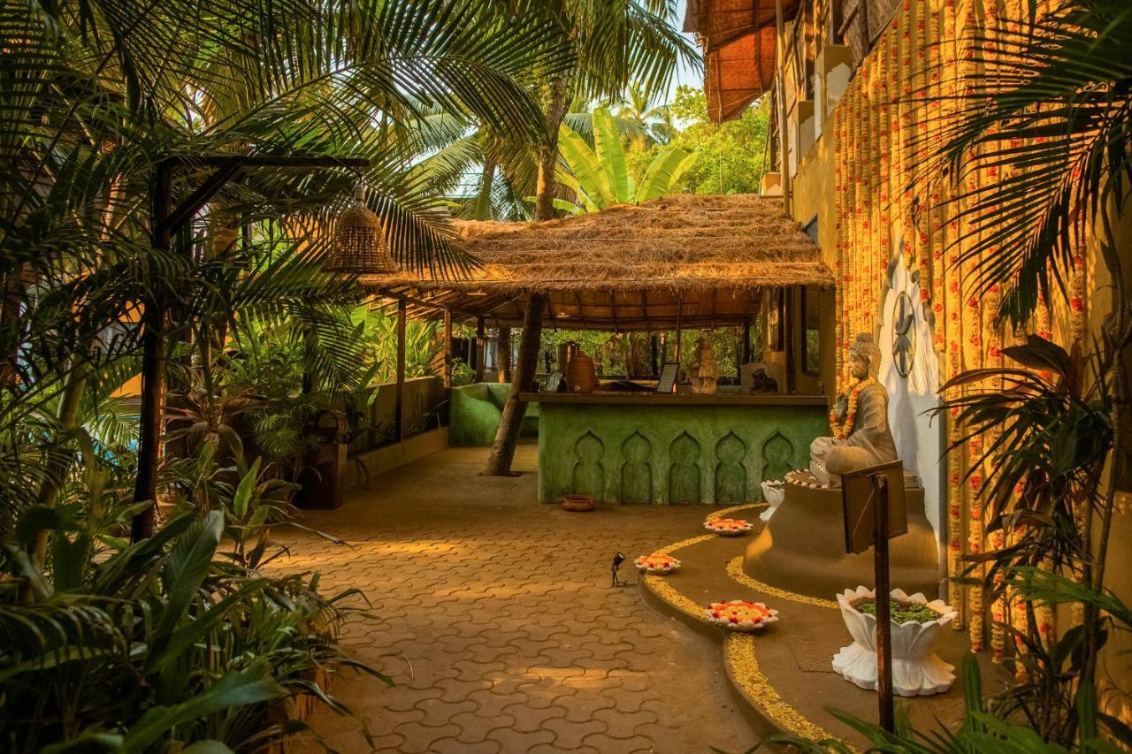 Devarya Wellness Beach Resort Morjim Bagian luar foto