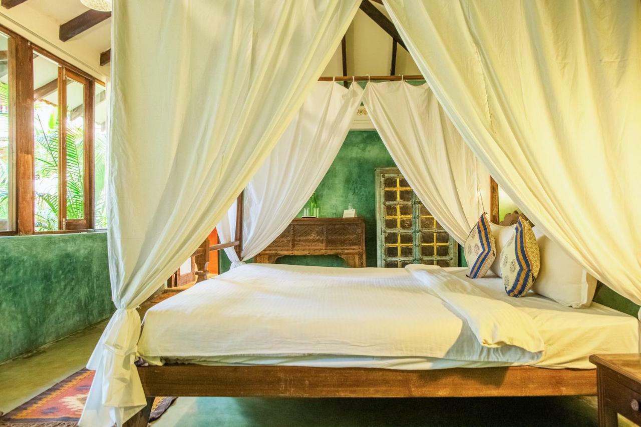 Devarya Wellness Beach Resort Morjim Ruang foto
