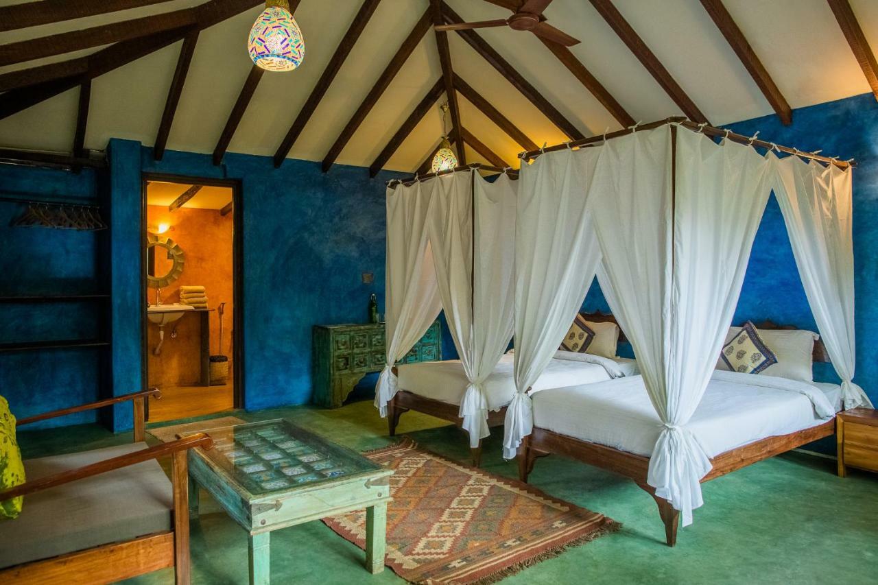 Devarya Wellness Beach Resort Morjim Ruang foto