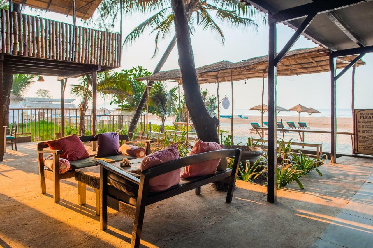 Devarya Wellness Beach Resort Morjim Bagian luar foto