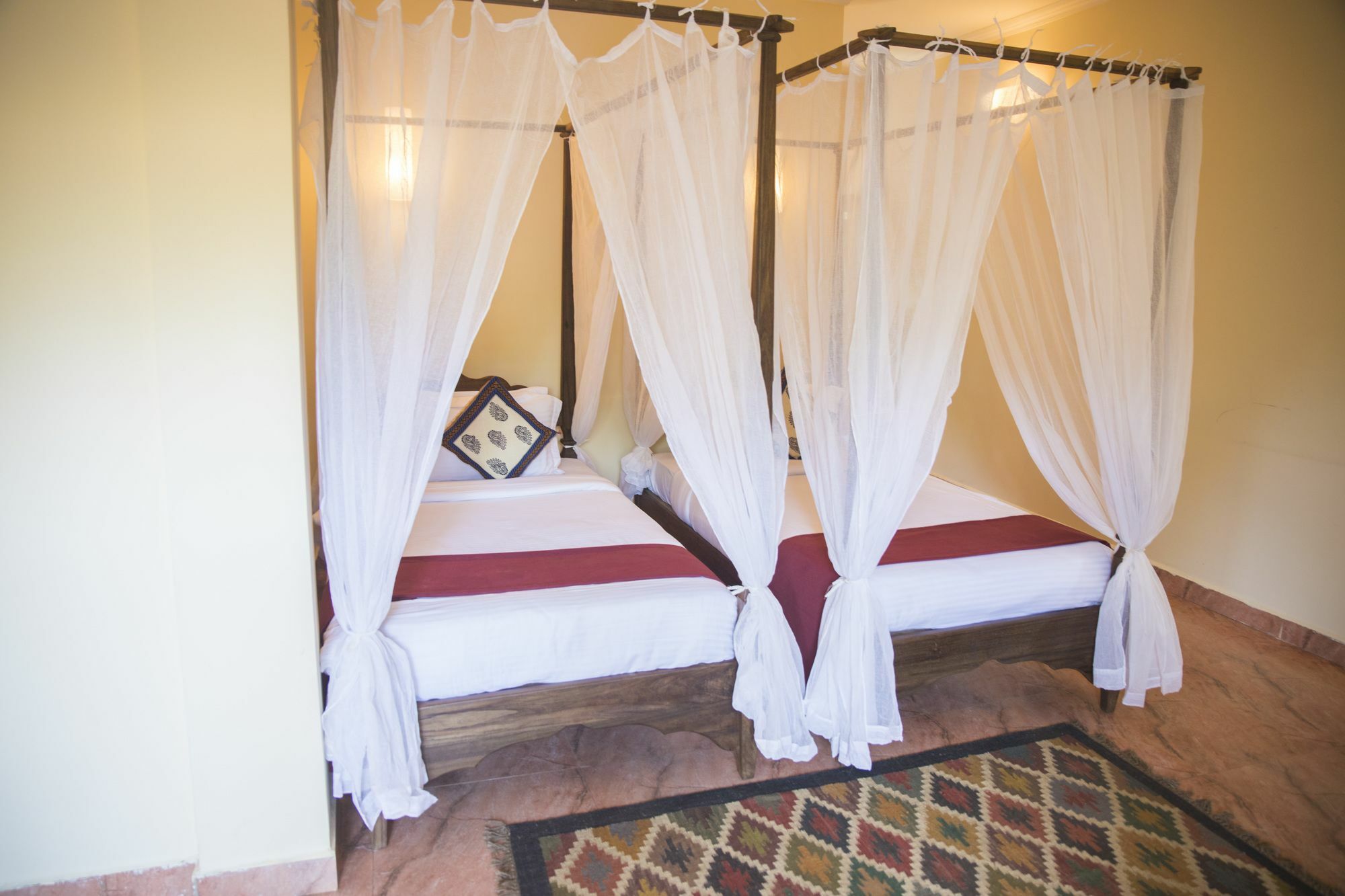 Devarya Wellness Beach Resort Morjim Bagian luar foto
