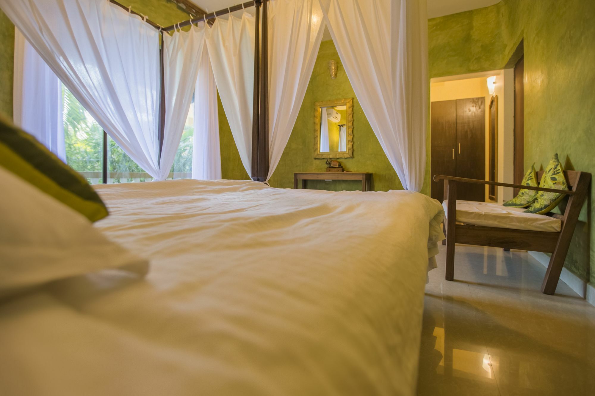 Devarya Wellness Beach Resort Morjim Bagian luar foto