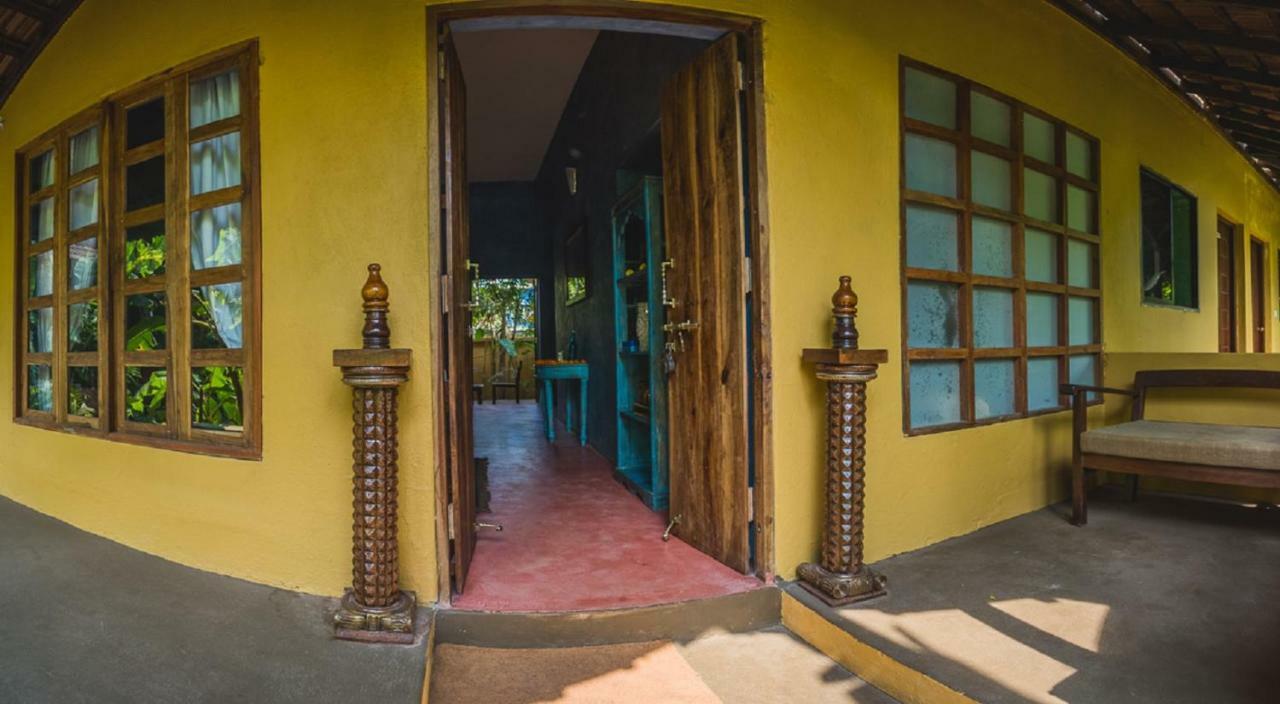 Devarya Wellness Beach Resort Morjim Bagian luar foto