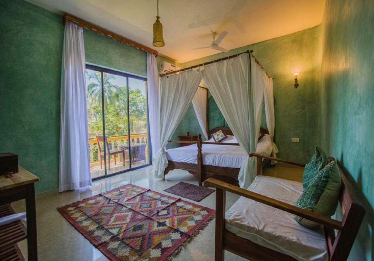 Devarya Wellness Beach Resort Morjim Bagian luar foto